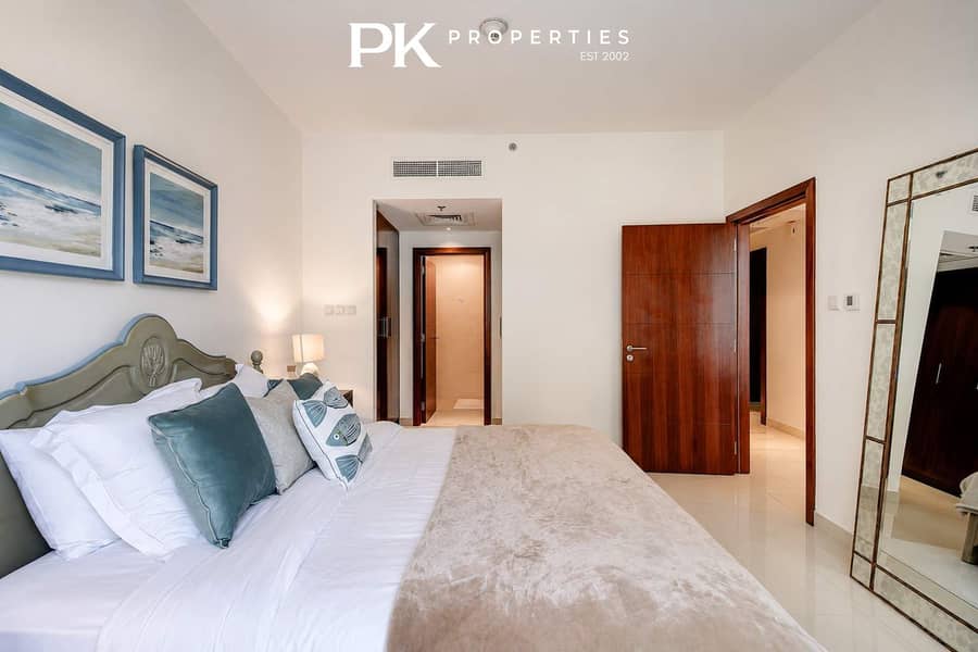 13 Dubai Mall 1BR Apartment with Balcony & Gym