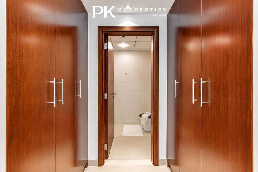 15 Dubai Mall 1BR Apartment with Balcony & Gym