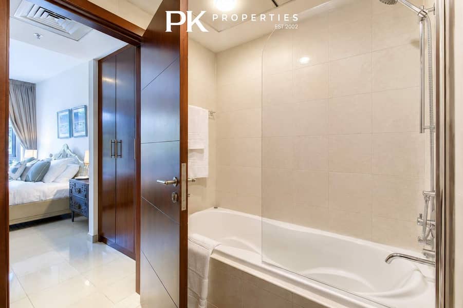 16 Dubai Mall 1BR Apartment with Balcony & Gym