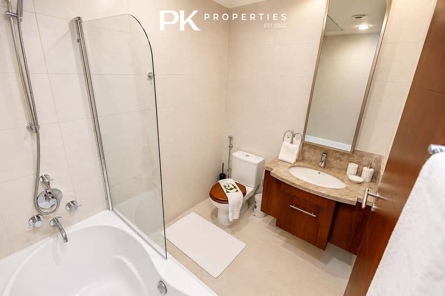17 Dubai Mall 1BR Apartment with Balcony & Gym