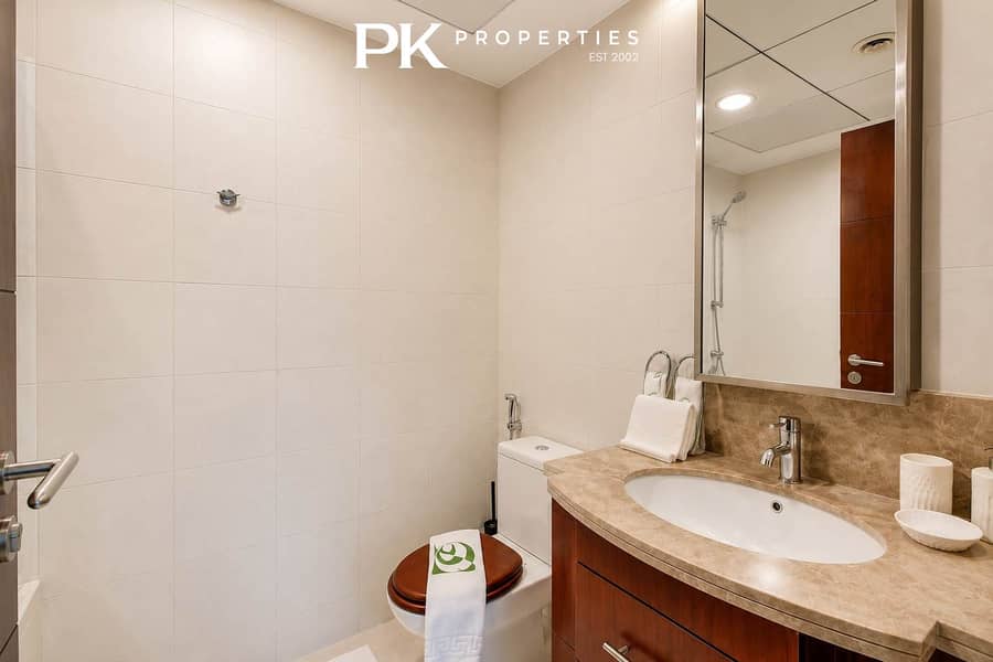 18 Dubai Mall 1BR Apartment with Balcony & Gym
