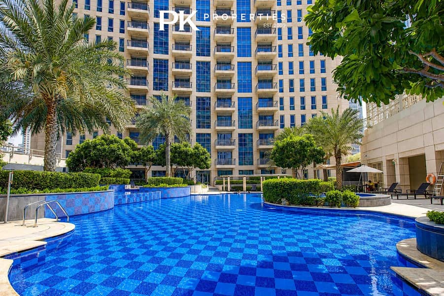 21 Dubai Mall 1BR Apartment with Balcony & Gym
