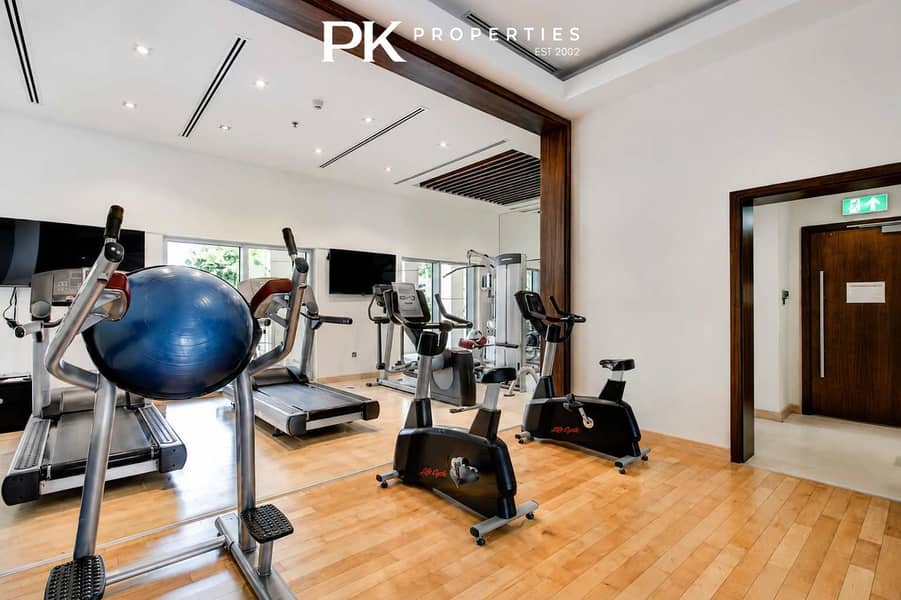 24 Dubai Mall 1BR Apartment with Balcony & Gym