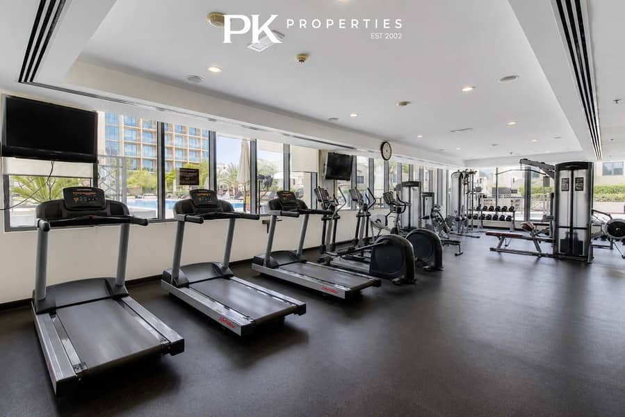 24 Luxury Dubai Apartment with Golf Course Views