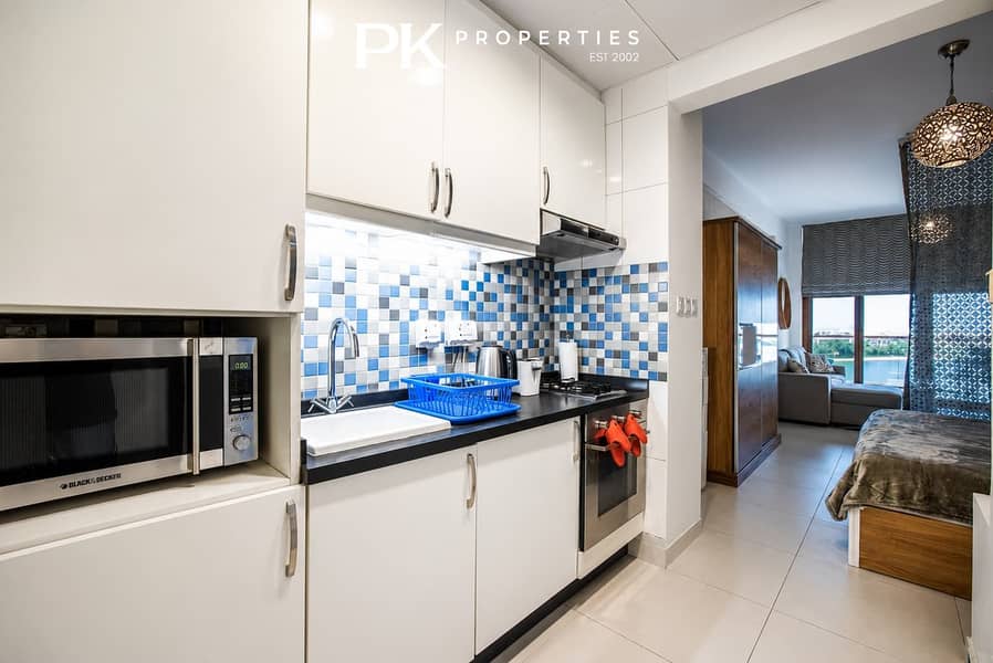 8 Palm Jumeirah Studio with Stunning Marina View!
