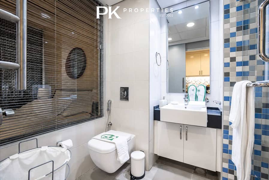 10 Palm Jumeirah Studio with Stunning Marina View!