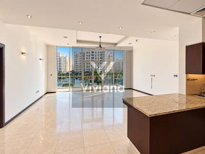 2 Bedroom Flat for Rent in Palm Jumeirah, Dubai - Sunlit Modern Apartment with Balcony Views. png