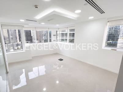 Office for Rent in Business Bay, Dubai - Vacant | Wet Pantry | Lake View | Mid Floor