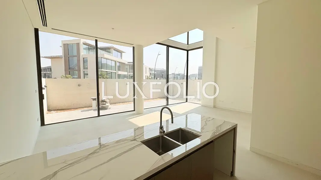 Full Park View | 4000 Plot | Prime Location