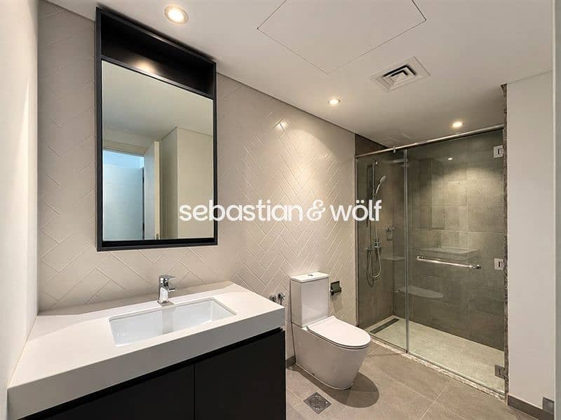 6 09_Main_Bathroom_Second_View. jpg