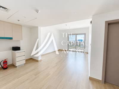 شقة 1 غرفة نوم للايجار في جزيرة ياس، أبوظبي - Bright Empty Modern Apartment Interior. png