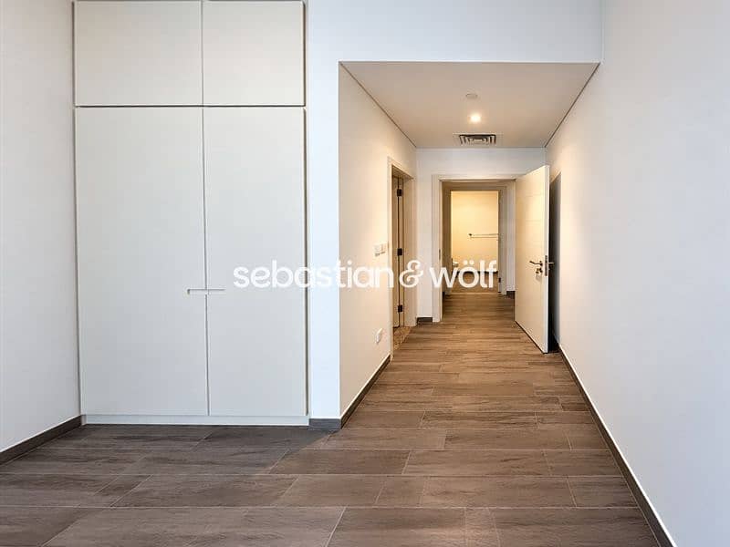 5 05_Bedroom_Wardrobes_Hallway. jpg