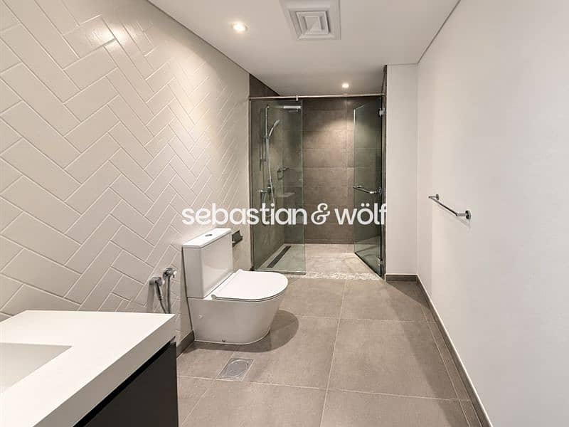 6 06_Bathroom_Shower. jpg