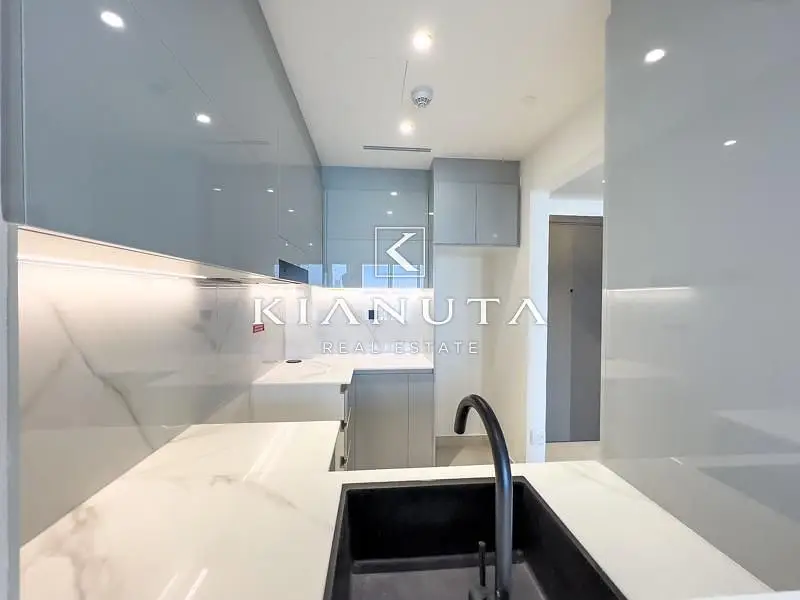 MOTIVATED SELLER| BEST PRICE| MIDDLE FLOOR| RENTED