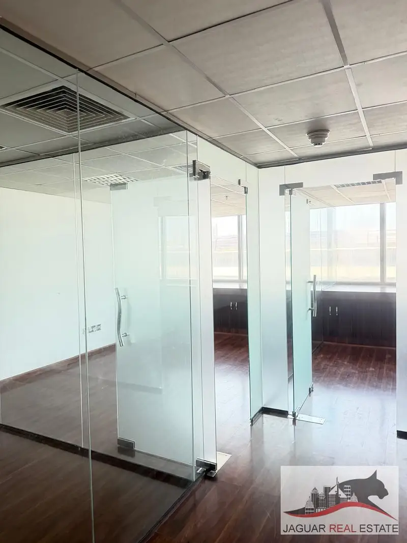 READY OFFICE WITH GLASS PARTITIONS, AL BARSHA1, SHEIKH ZAYED ROAD, 2 PARKING, CHILLER FREE, NEXT TO METRO