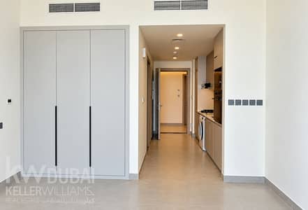 Studio zum Miete in Jumeirah Village Circle (JVC), Dubai - Modern Minimalist Apartment Hallway and Kitchenalcove. png Studio zum Miete in Jumeirah Village Circle (JVC), Dubai - Modern Minimalist Apartment Hallway and Kitchenalcove. png