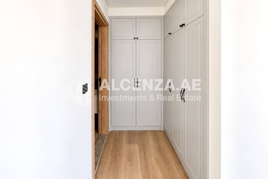 16 Walk-In-Closet_clean. jpg. jpeg