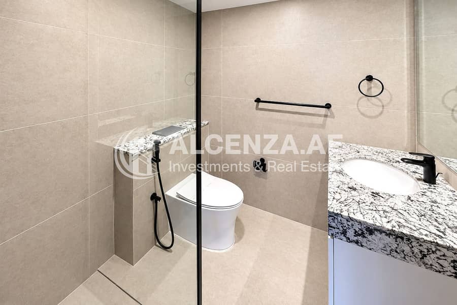 17 Bathroom_clean. jpg. jpeg