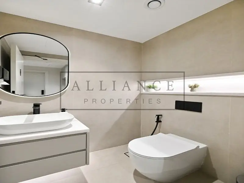 3 partitions | Rented | High Floor | Furnished