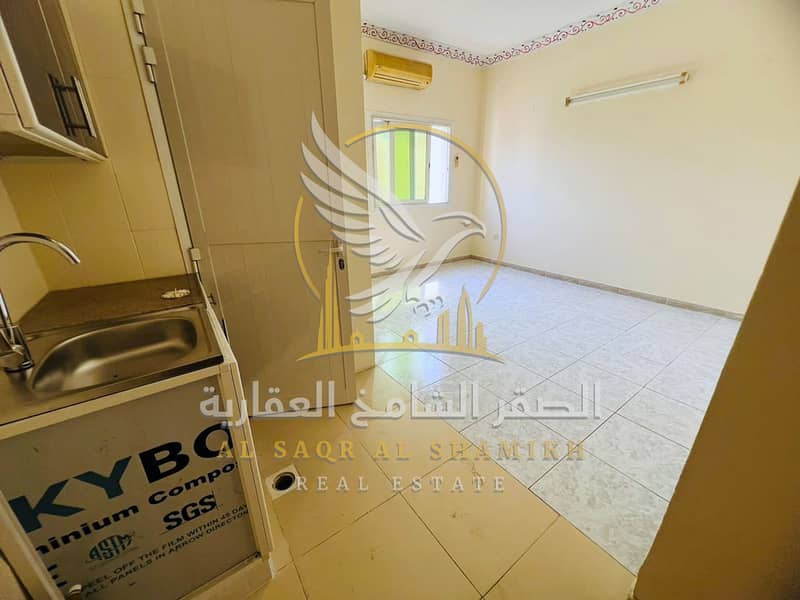 10 استديو-للا-يجار-1-غرف-النباعة-الشارقة-صورة-العقار-aq-5800-02. jpg