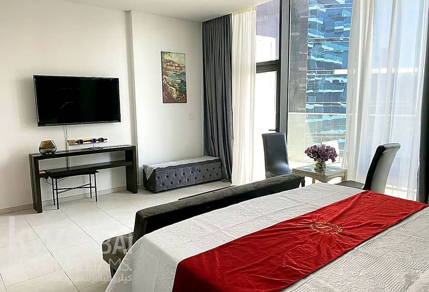 5 enhanced_photo_5_bedroom_wide. png