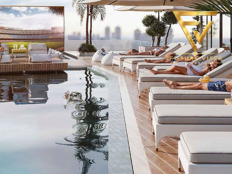 26 30_Amenities_Floating_Cinema_02. jpg