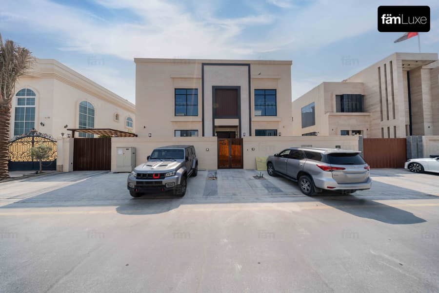 Luxury Living | Huge Layout | Genuine Resale