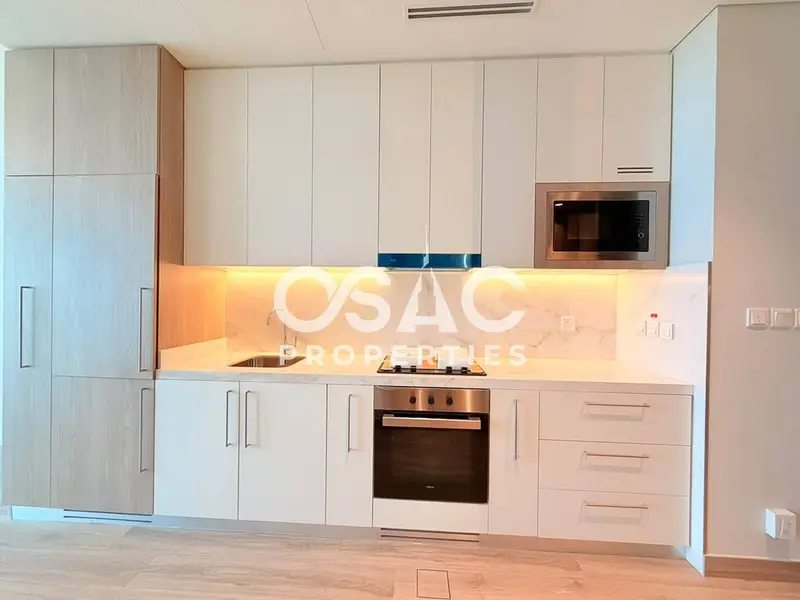 Brand New | Luxurious | Pool & Skyline View