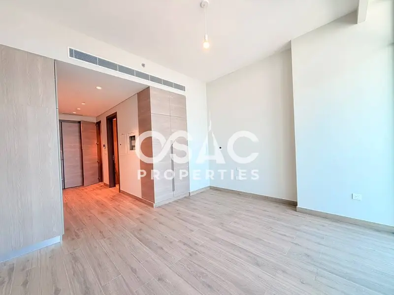 Brand New | Luxurious | Pool & Skyline View