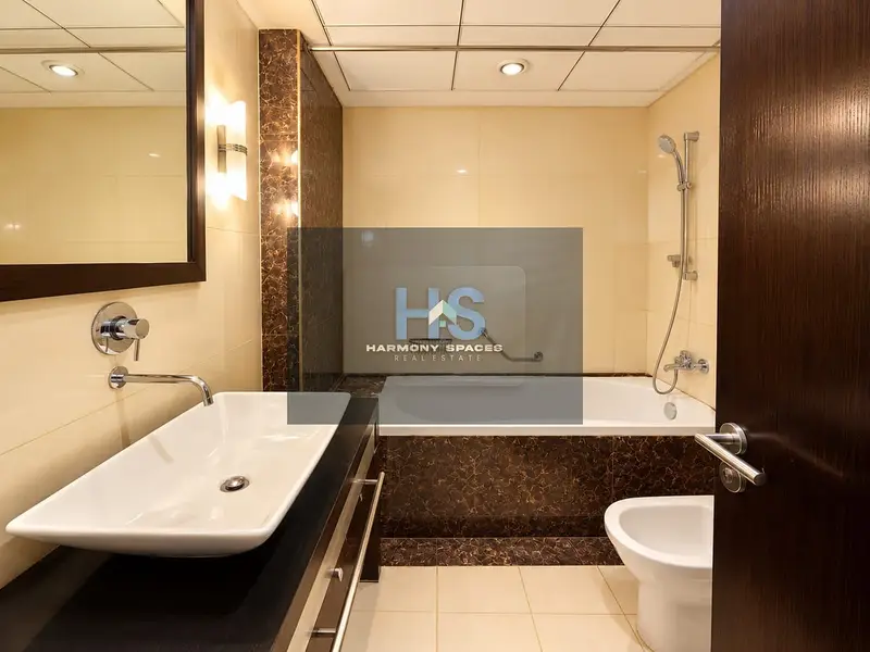 LAKE VIEW | CHILLER FREE | SPACIOUS