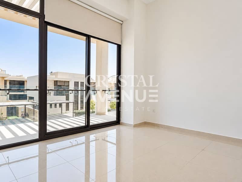 4 Bright apartment interior, balcony view-2. png