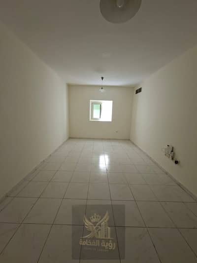 1 Slaapkamer Appartement te Huur in Al Qasimia, Sharjah - WhatsApp Image 2026-10-27 at 5.45. 19 PM (3). jpeg 1 Slaapkamer Appartement te Huur in Al Qasimia, Sharjah - WhatsApp Image 2026-10-27 at 5.45. 19 PM (3). jpeg