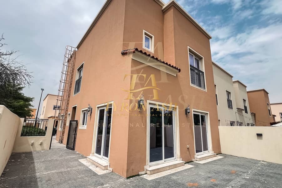 NEXT TO POOL | INVESTOR DEAL | CORNER VILLA NEXT TO POOL | INVESTOR DEAL | CORNER VILLA