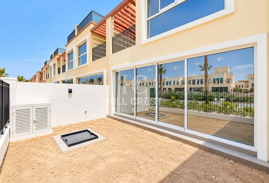 2 Modern Townhouse Courtyard in Sunlight. png