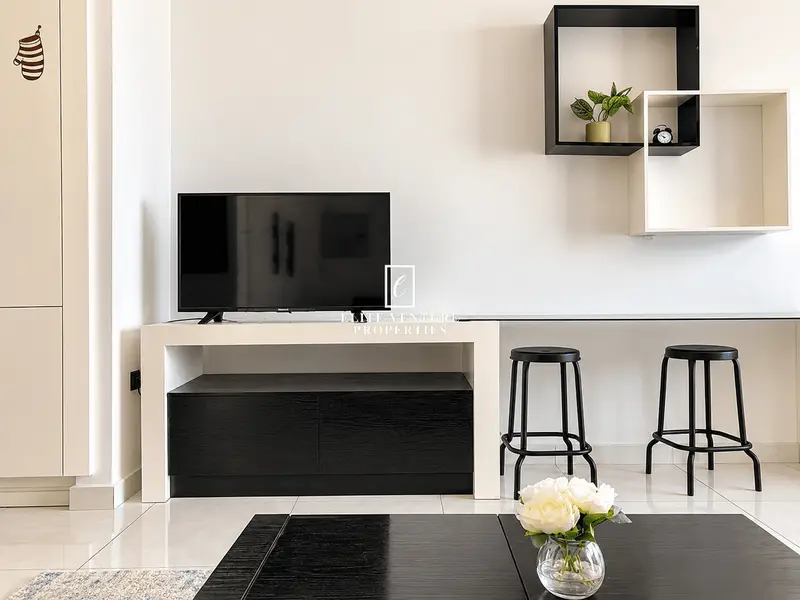 BRIGHT & SPACIOUS APARTMENT | HIGH FLOOR