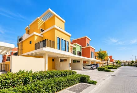 大马士革湖住宅， 迪拜 5 卧室联排别墅待租 - Sunny Colorful Modern Villa Row. png