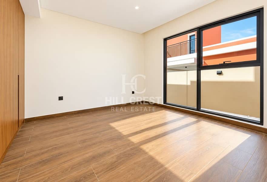 4 Sunlit Minimalist Room with Wood Flooring. png