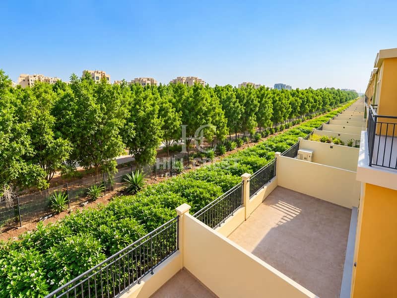 11 Sunlit Townhouses Along a Green Corridor. png