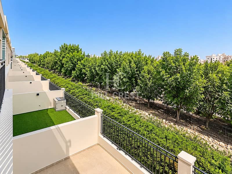 12 Sunny Modern Townhouse Courtyards. png