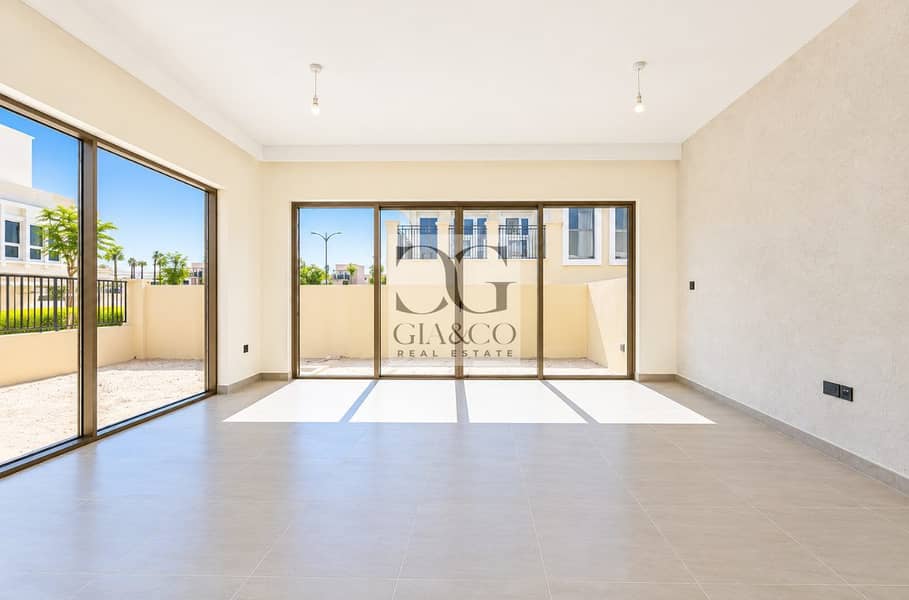 2 Single Row | Available Now | Corner Plot 2