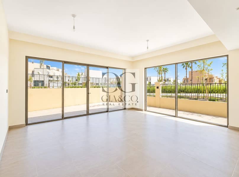 3 Single Row | Available Now | Corner Plot 3