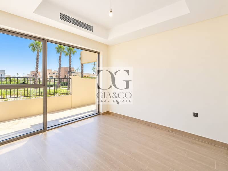 4 Single Row | Available Now | Corner Plot 4