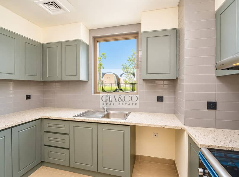 6 Single Row | Available Now | Corner Plot 6