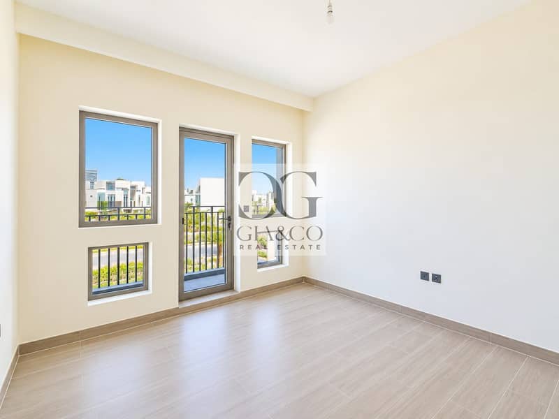 9 Single Row | Available Now | Corner Plot 9