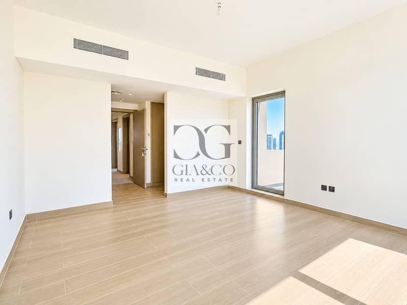 10 Single Row | Available Now | Corner Plot 10