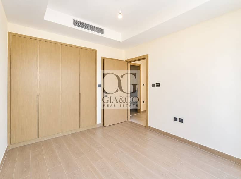 11 Single Row | Available Now | Corner Plot 11