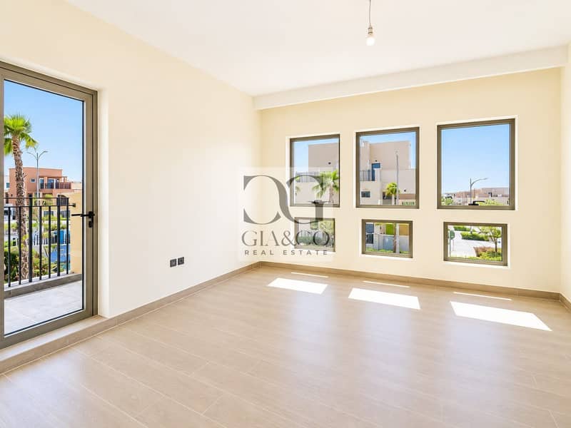 13 Single Row | Available Now | Corner Plot 13
