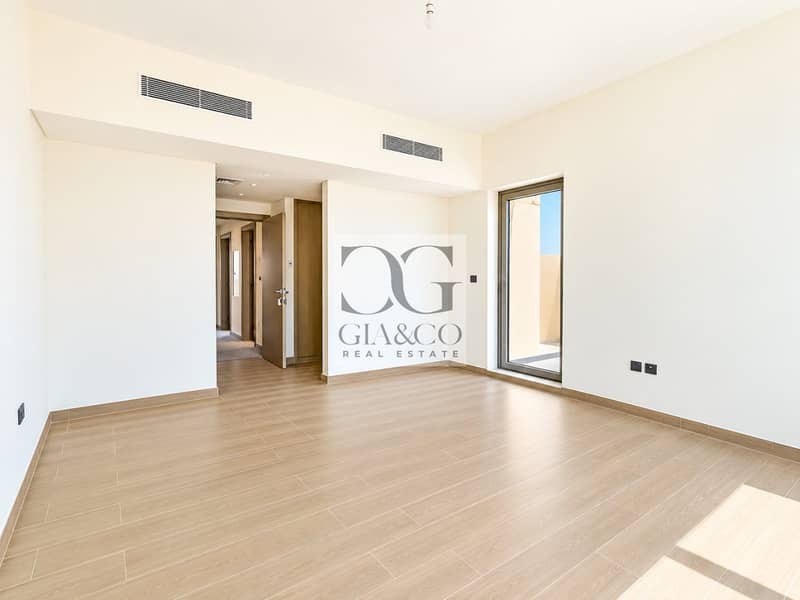 15 Single Row | Available Now | Corner Plot 15