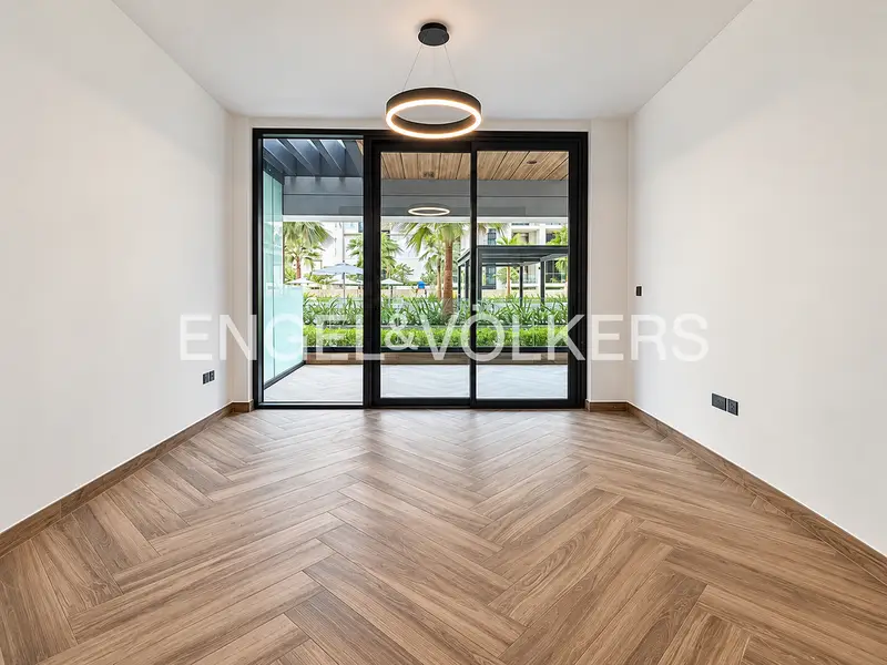 Premium Finishes | Low Floor | Brand New