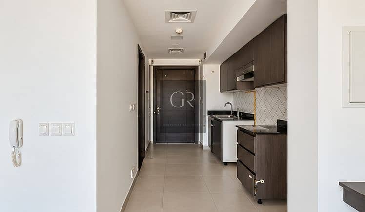 3 Bella_Rose_Entrance_Kitchen. png